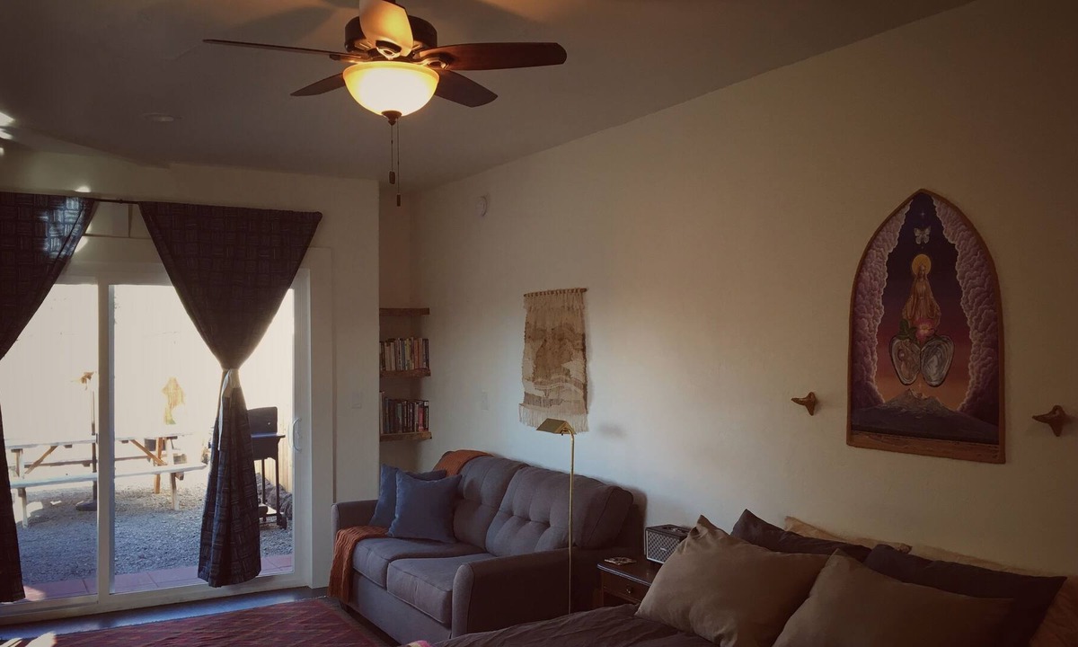 Montague Apartment | PRIVATE GUEST STUDIO & INSPIRING MT. SHASTA VIEW