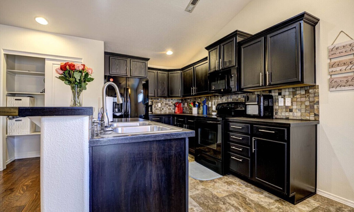 Kennewick House | Private Home & Yard, 2 Car Garage 3/2 #1857