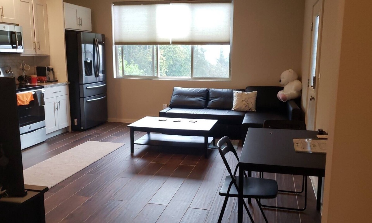 Edgewood House | Private Newer Suite Laundry n Full Kitchen between Seattle Tacoma