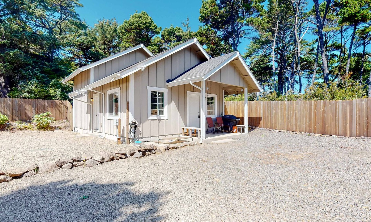 Florence House | Private, quiet, dog-friendly home with firepit, quarter mile from Heceta Beach