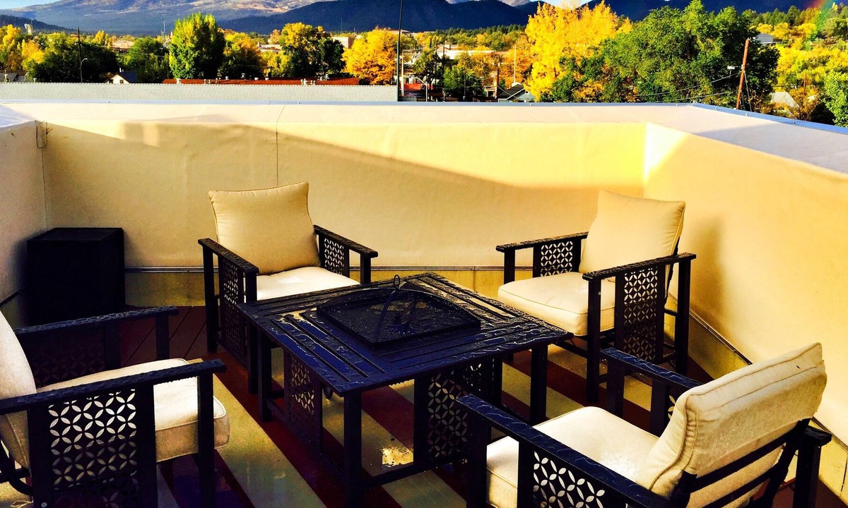 Southside House | Private Rooftop Deck w/ Mtn views and AC! Located Downtown Near New Aspen Place!