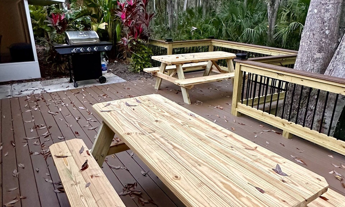 Weeki Wachee Gardens House | PRIVATE Salt Spring spacious home! Kayaks included!