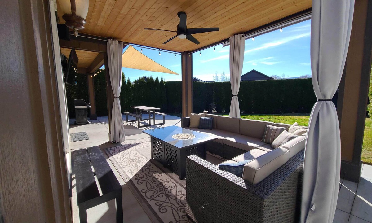 Quincy House | Private single family home in Crescent Bay Resort. Can accommodate large groups!