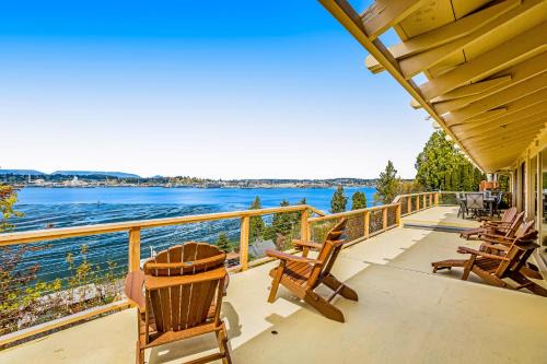 Retsil House | Puget Sound Sanctuary Entire Home