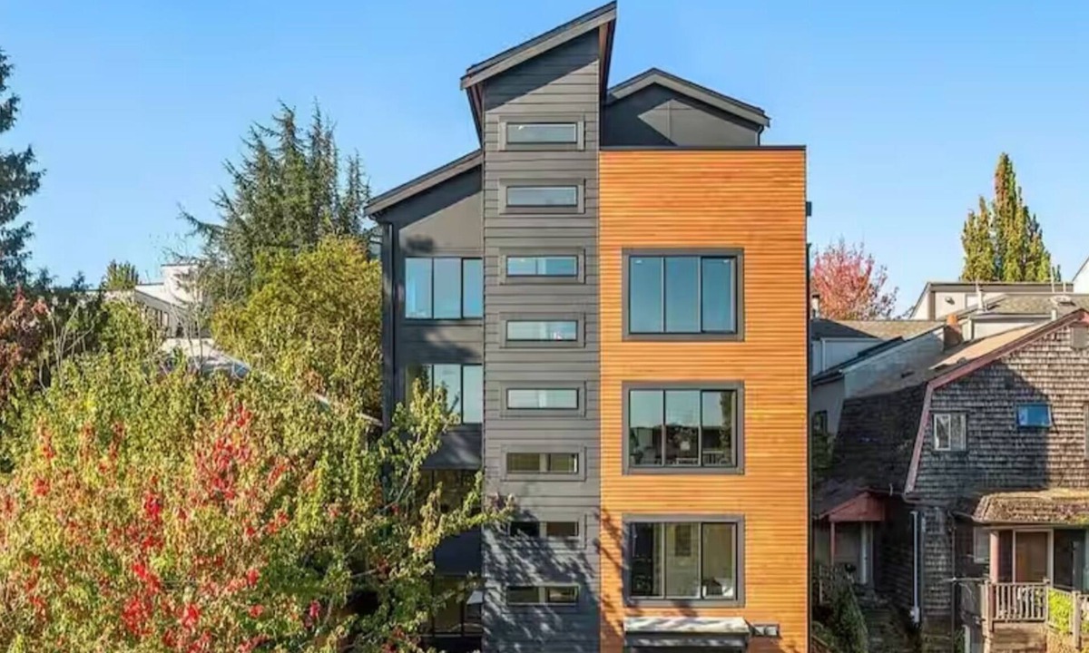 Mann House | Quaint Town Home with A/C, shared outdoor space