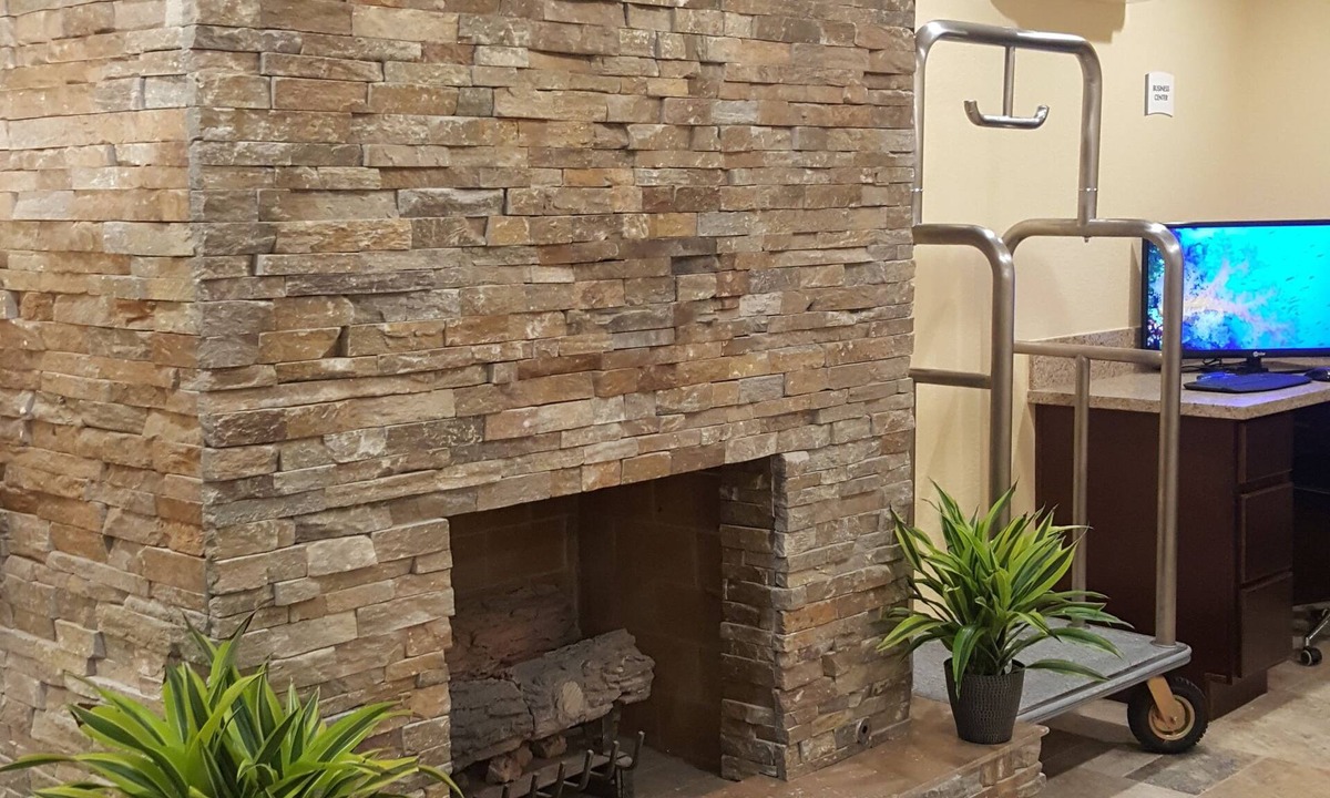Central Escondido Hotel | Quality Inn Escondido San Diego North County