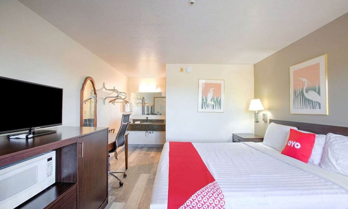 Woodland Hotel | Queen Bed Accessible