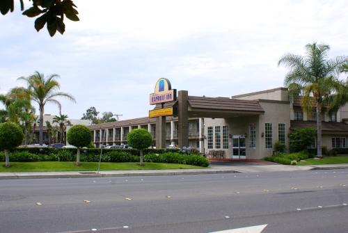 Anaheim Resort Hotel | Queens Inn Anaheim