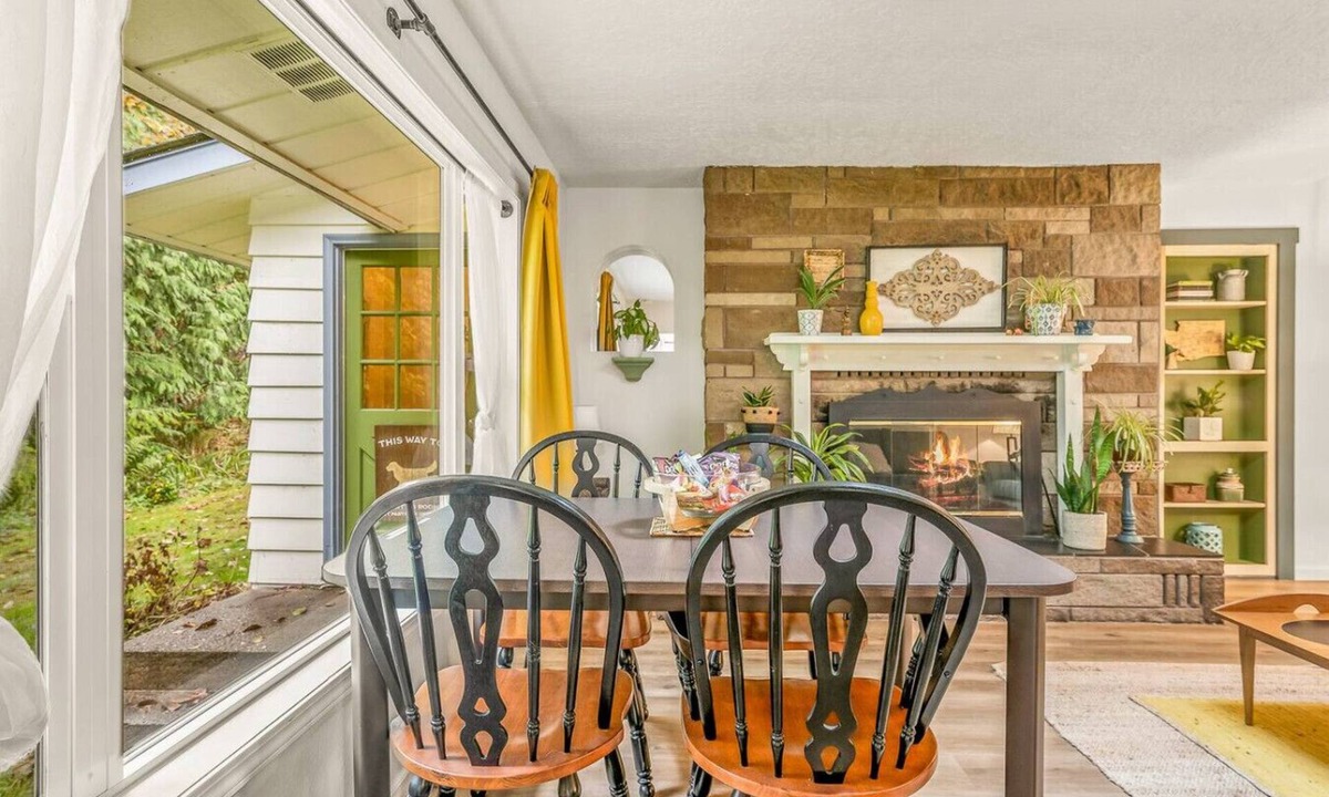 Longview Cottage | Quiet Cottage w/Nature Views BBQ & Sauna
