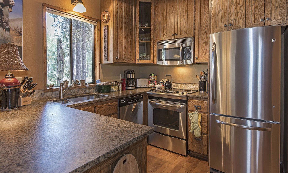 Black Butte Ranch House | Quiet, relaxing home on GM fairway #7! Walk to Glaze Meadow Rec. Ctr. & Pool