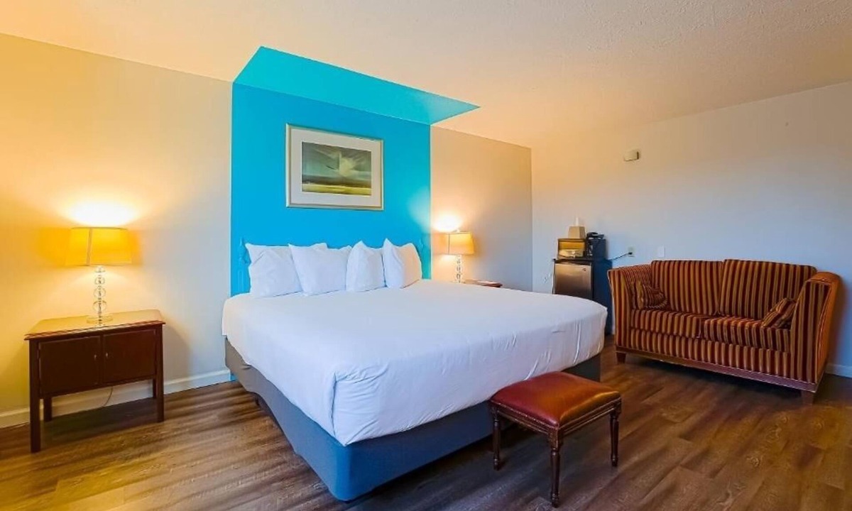 Seaside Hotel | Quiet Room for Relaxation Near Local Seaside Landmarks