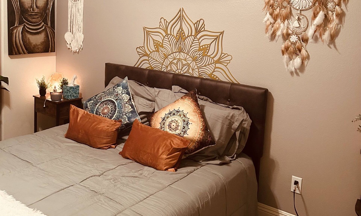 Centennial Hills House | Quiet zen den bedroom / bathroom in safe neighborhood