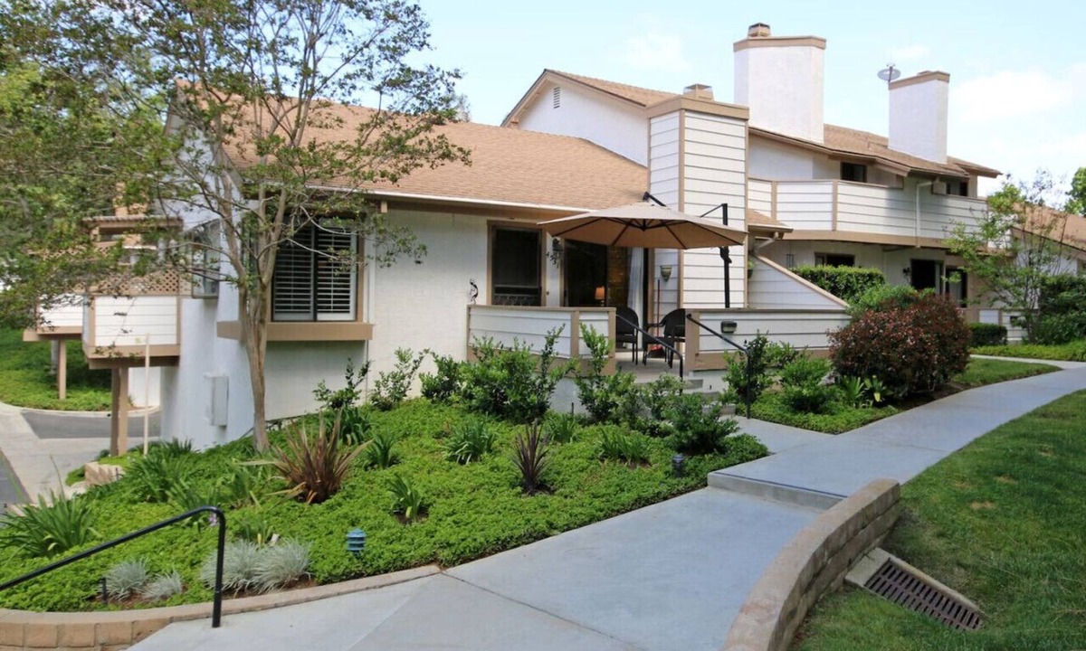 Clairemont House | Rare, quiet, plush, work-from-home near La Jolla