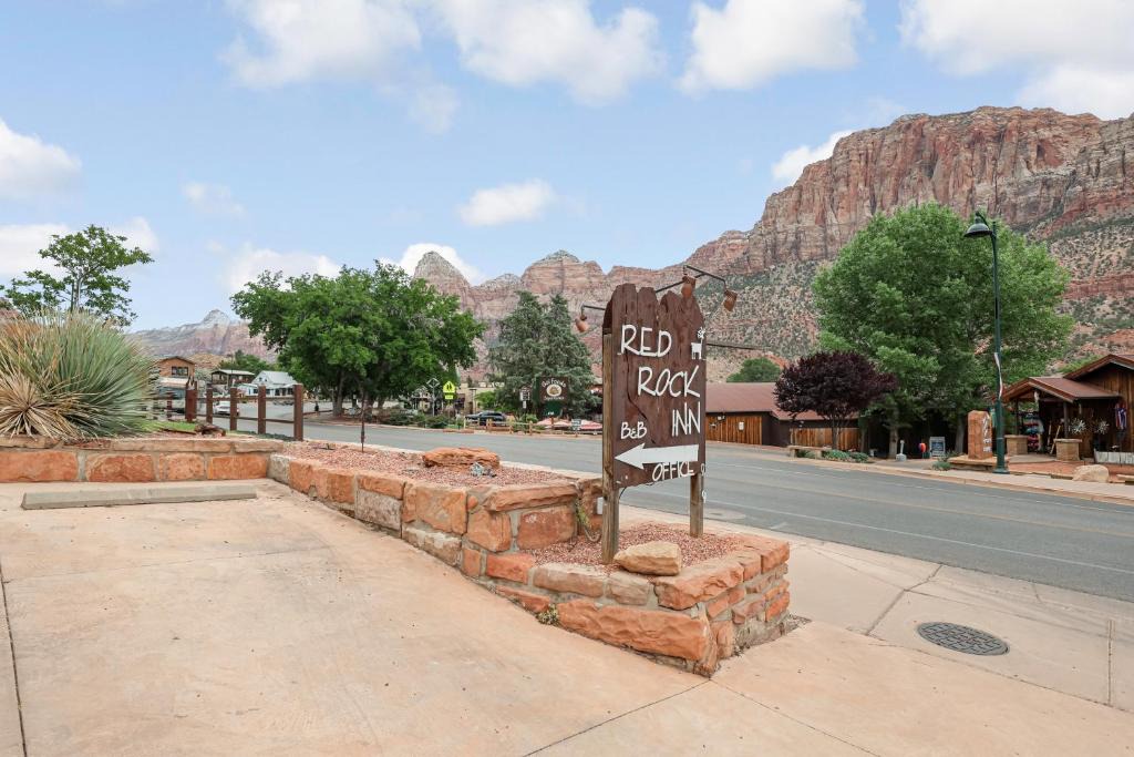 Zion National Park South Entrance Hotel | Red Rock Inn Cottages