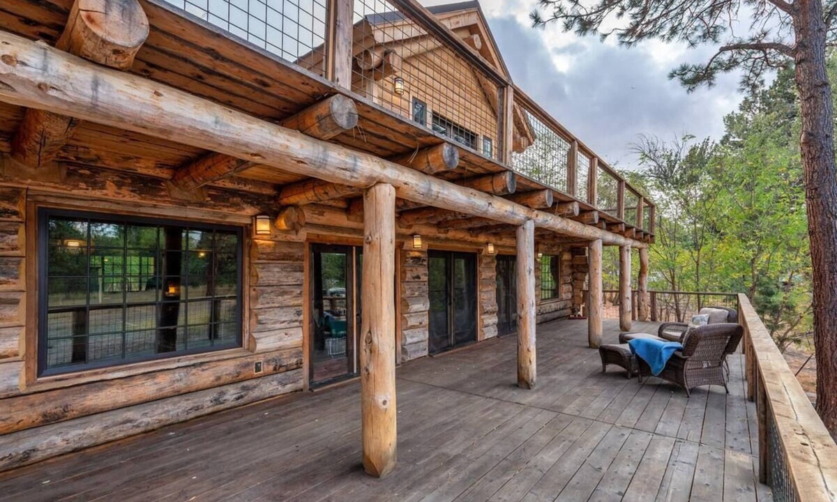 Tygh Valley Cabin | Redband Lodge: Handcrafted Rustic on White River