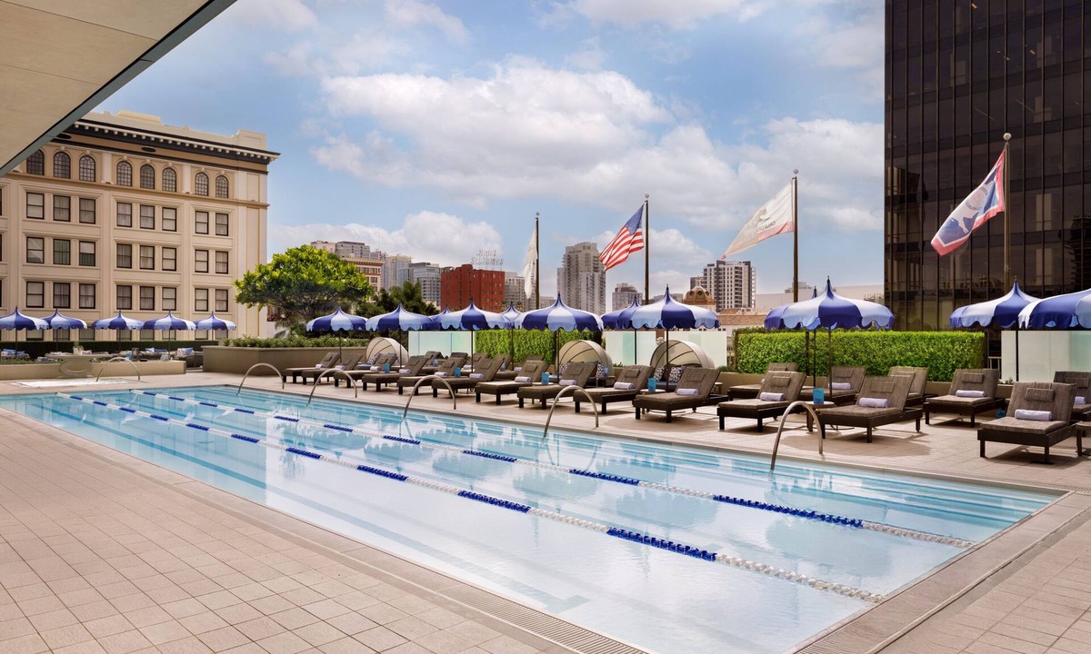 Downtown San Diego Hotel | Relaxing Family Getaway in Downtown | 2 Rooms w/Rooftop Pool Access