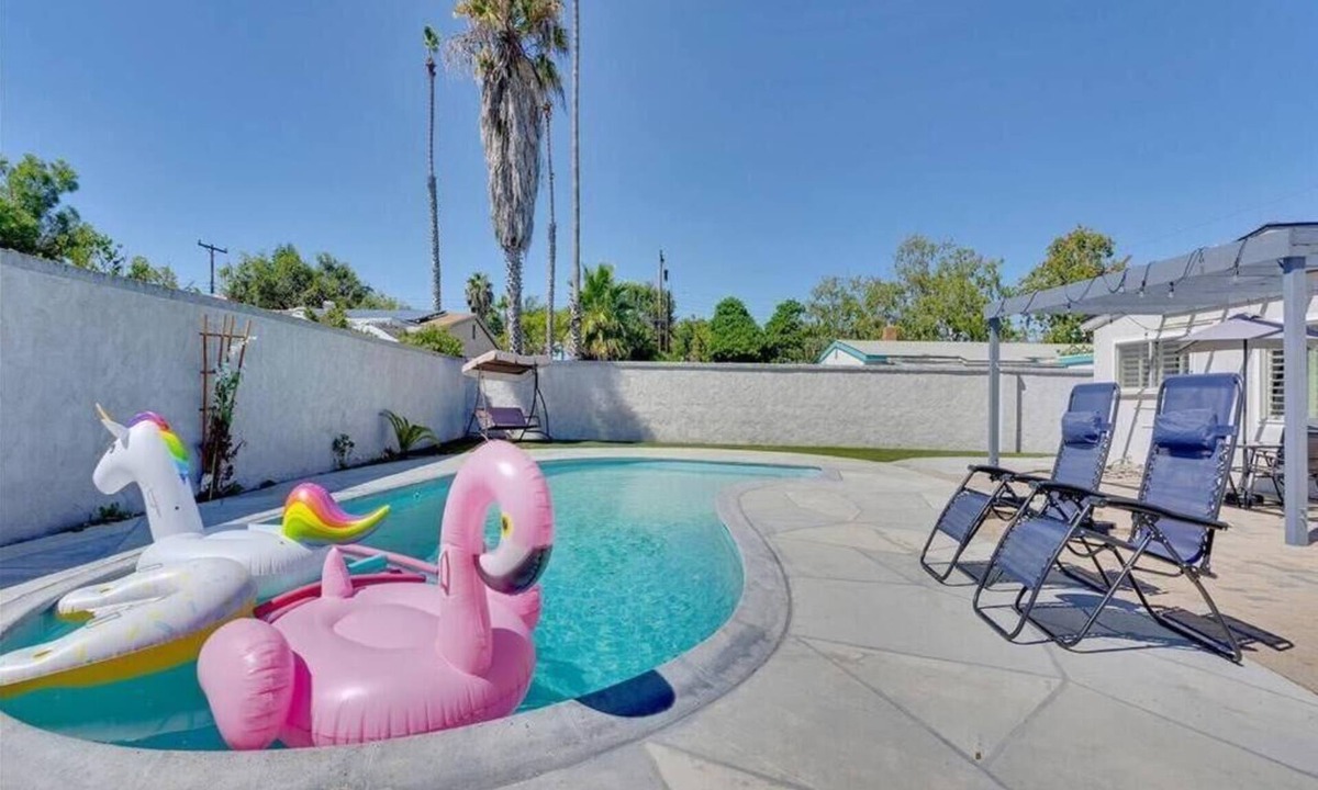 North Clairemont House | Remodeled Double Flamingo Pool/Hot Tub/BBQ/Game Room