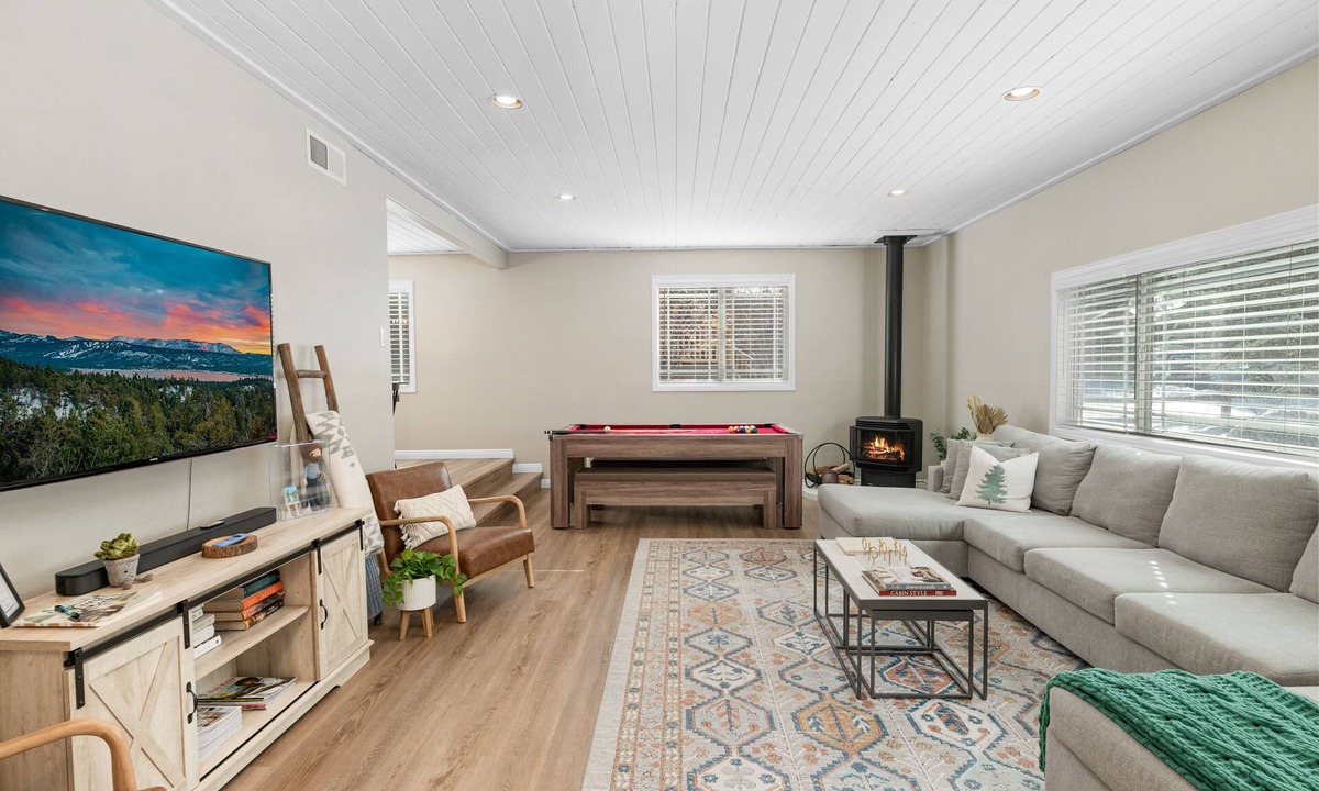 Summit Estates House | Remodeled Snow Summit Cabin, Game Room & Hot Tub