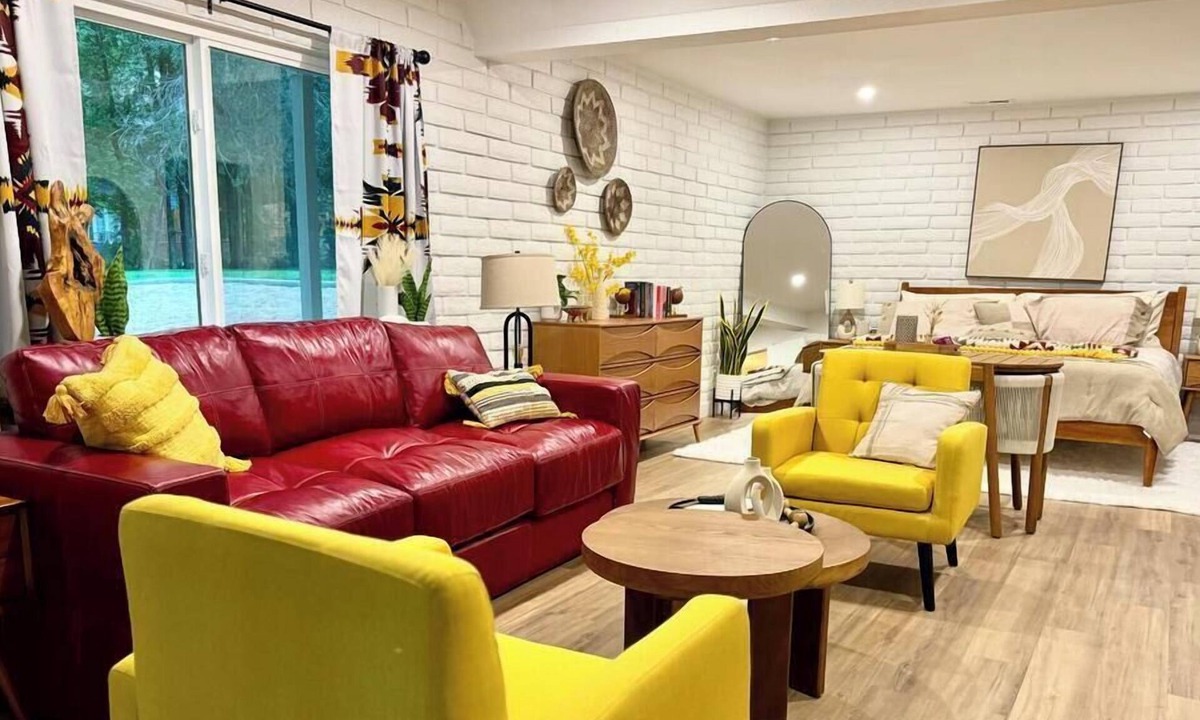 Reno Apartment | Reno Suite Retreat: Private, Central and Scenic. Studio w/kitchenette/no sink