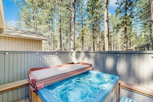 Sunriver House | Resort home in great Sunriver location with SHARC passes private hot tub pools