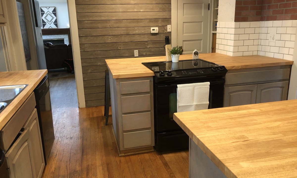 University Place House | Restful UP Oasis in heart of University Place