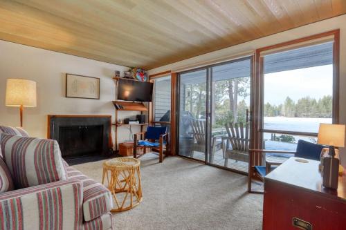 Overlook Park House | Retro Dog-Friendly Condo with Fireplace Wi-Fi & SHARC Access