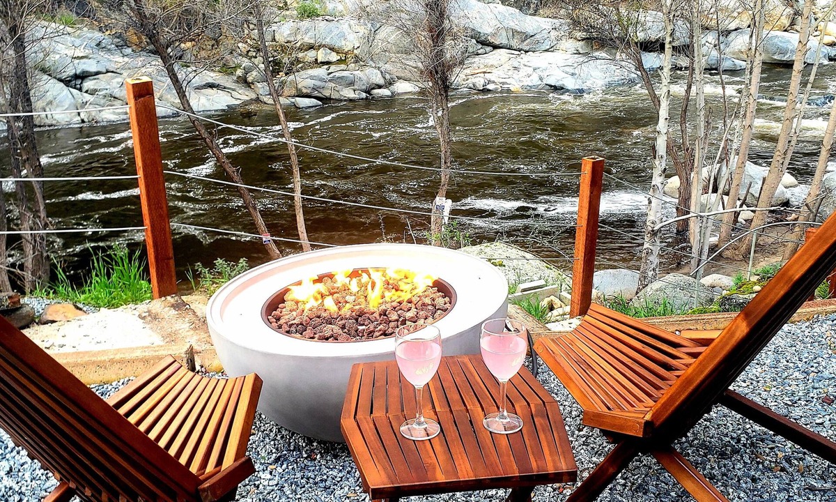 Three Rivers House | Retro River House! Waterfront, Firepit, BBQ, Gameroom, 1 min to Sequoia Park.
