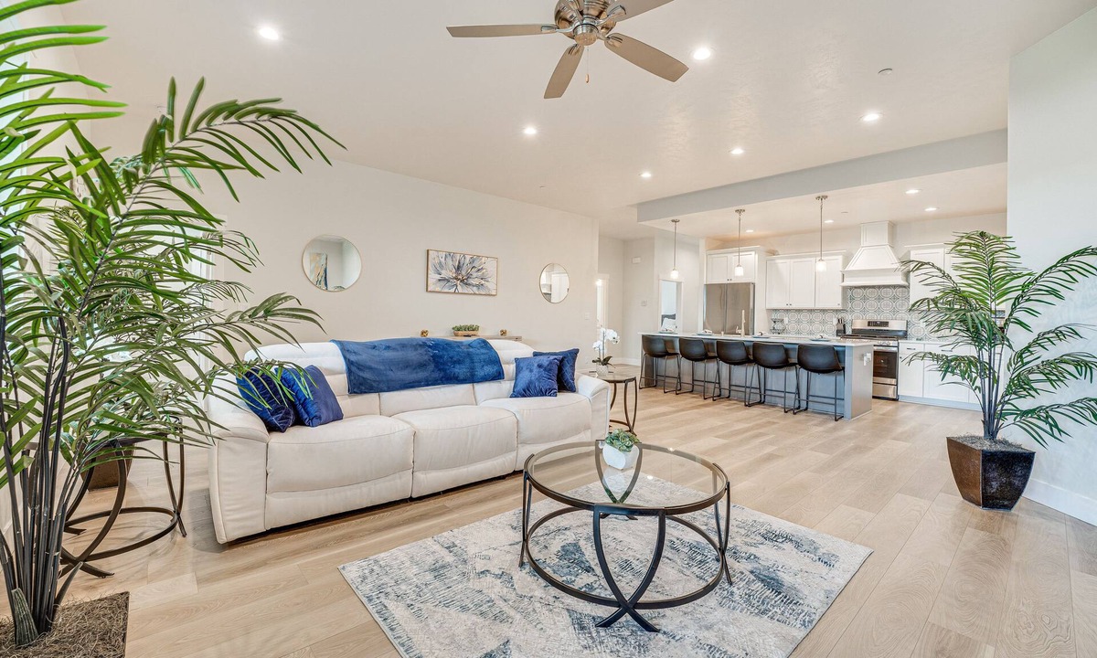 Kennewick House | Richland Home w/ Hot Tub: Wineries, Hikes & More!