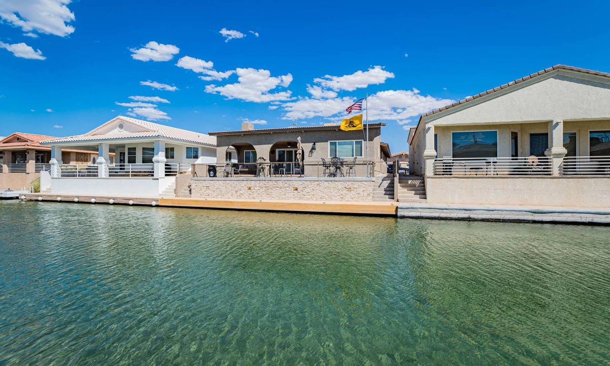 Parker Strip House | River House in the prestigious Moovalya Keys in Parker, Arizona