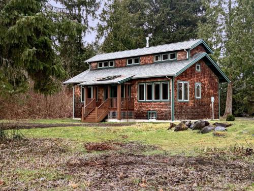 Skamokawa House | River Loft Cabin on Columbia in Skamokawa Valley, WA