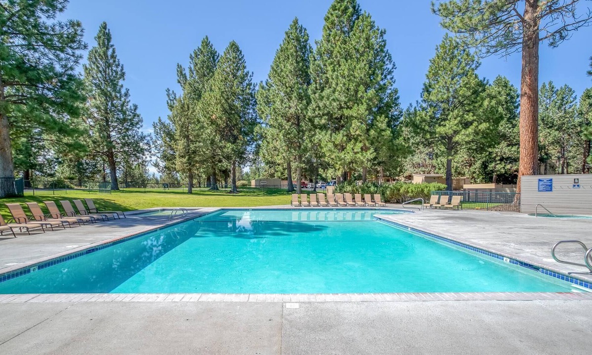 Southwest Bend Condo | River Ridge 322ab