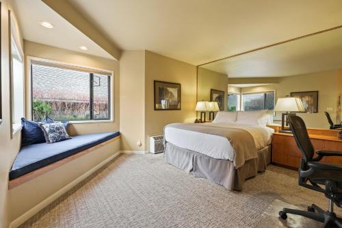 Summer Lake Apartment | River Ridge 323B home