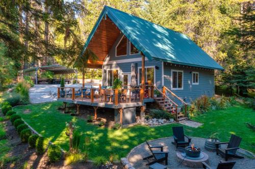 Ardenvoir Ski Chalet | Riverfront Chalet Near Skiing, Lakes, Mtns & Leavenworth