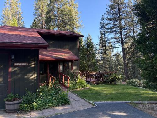 Beckwourth House | Rocky Cliff Retreat