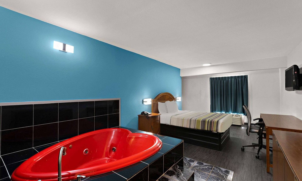 Commerce Hotel | Rodeway Inn Commerce