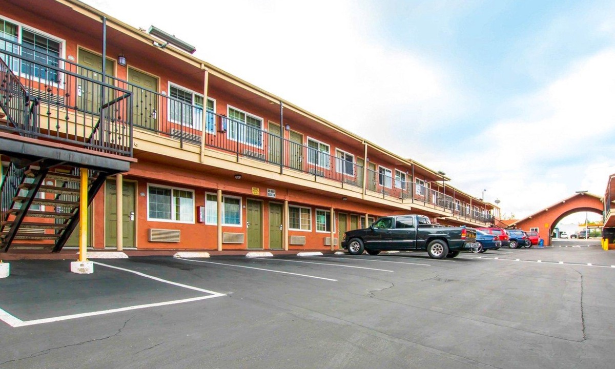 Lemon Grove Hotel | Rodeway Inn Lemon Grove San Diego East