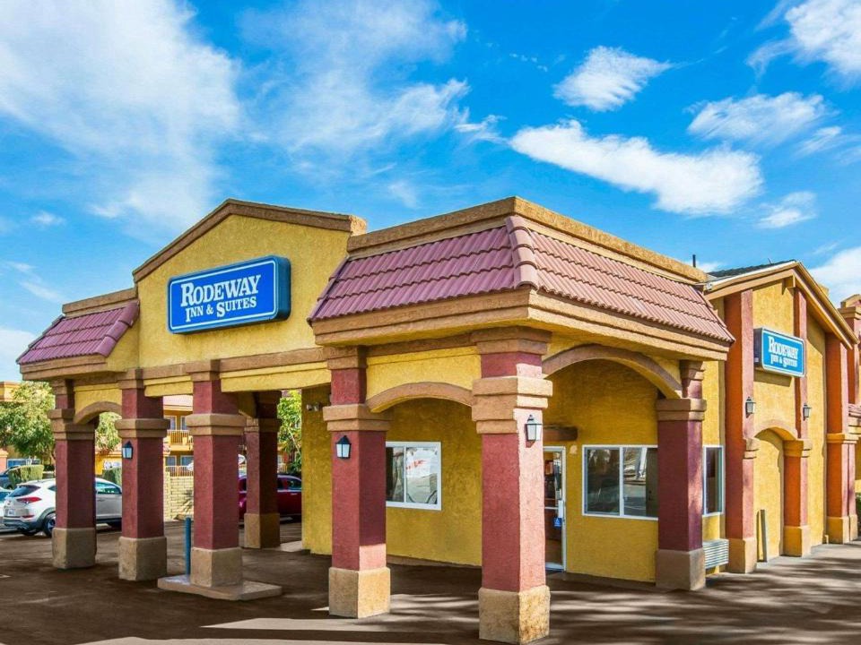 Corona Hotel | Rodeway Inn & Suites Corona