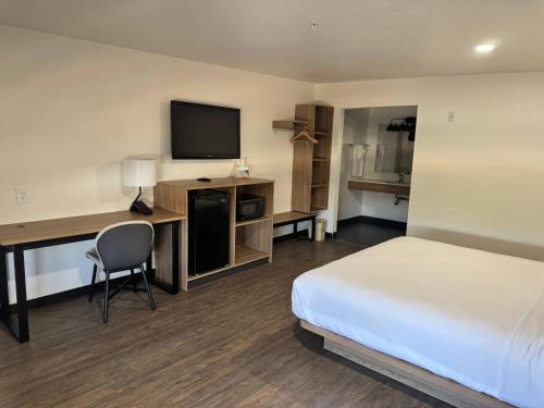 Thousand Palms Hotel | Rodeway Inn & Suites Rancho Mirage - Palm Desert Area