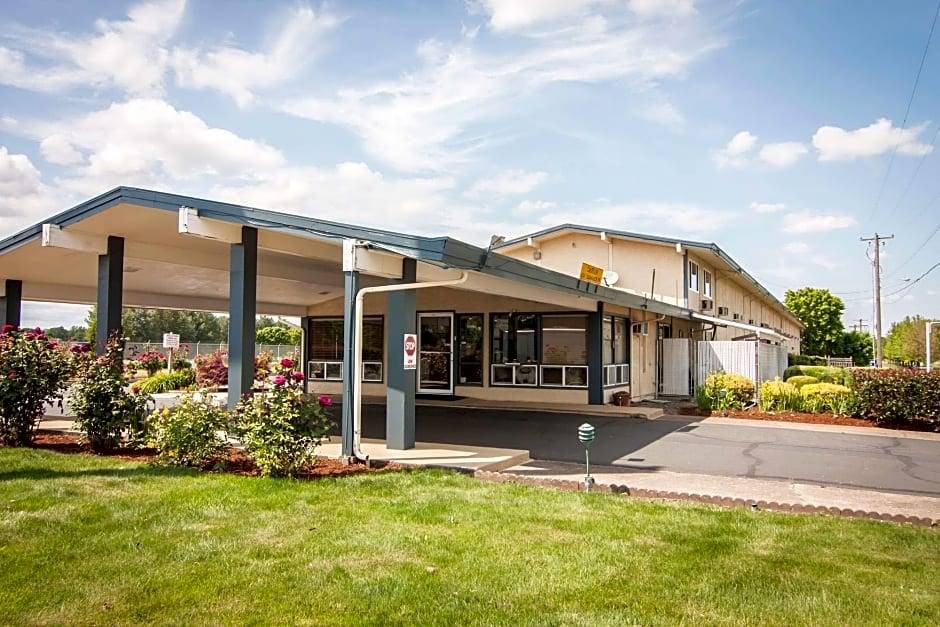 Albany Hotel | Rodeway Inn