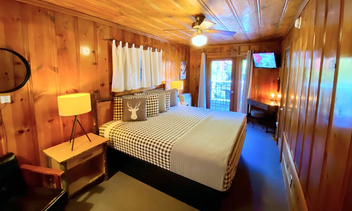 Downieville House | Room 5 - King Kitchenette