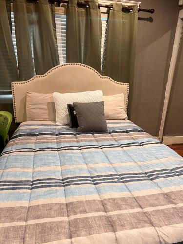 Downtown Riverside Apartment | Room in Riverside