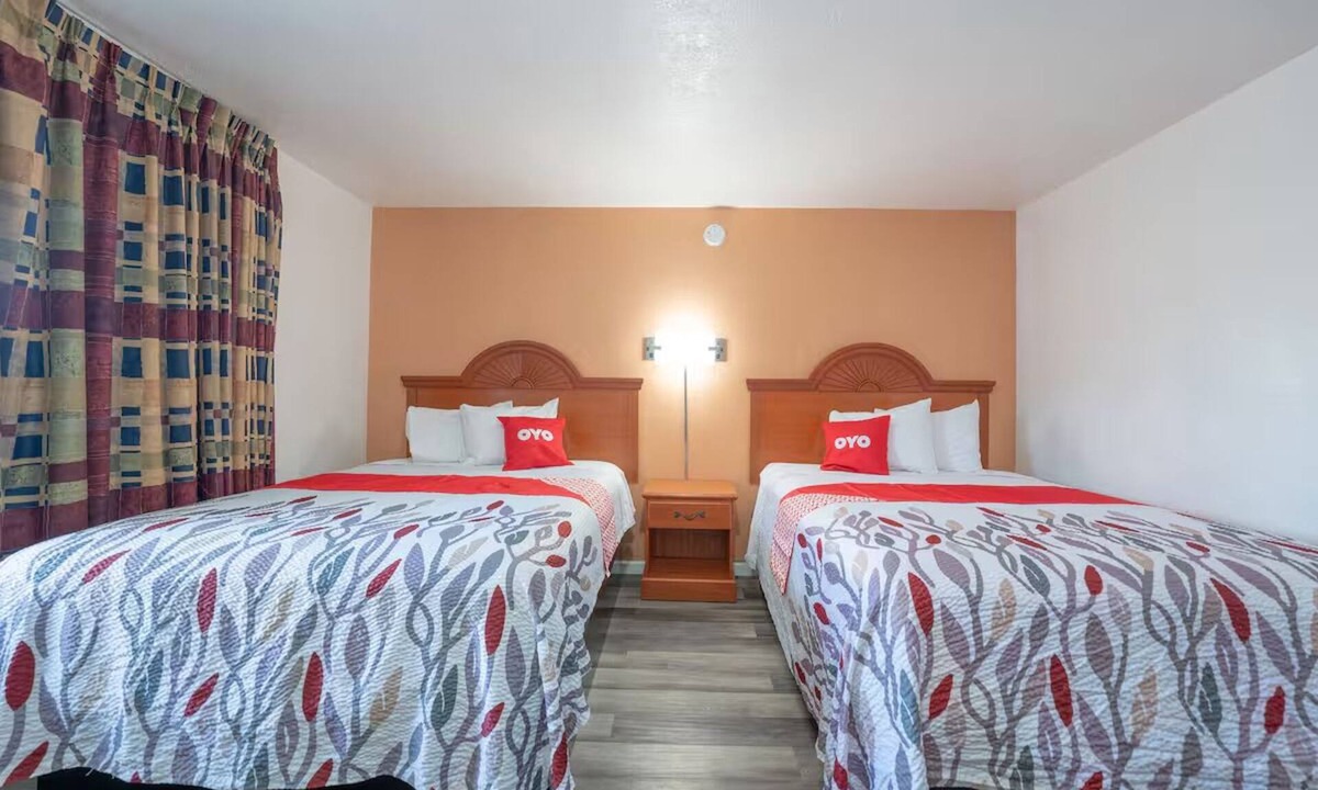 Madras Hotel | Room w/2 Queens Close to Round Butte Dam – Great Value for Explorers - 2 Rooms!