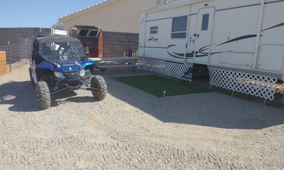 Scenic House | Roomy Bear Cave RV in the Desert in Marvelous Scenic, Arizona