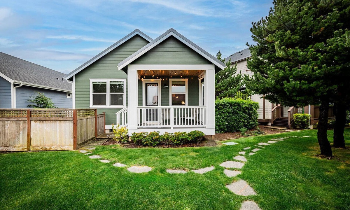 Ocean Shores House | Roost Cottage - Oyhut Bay Seaside Resort