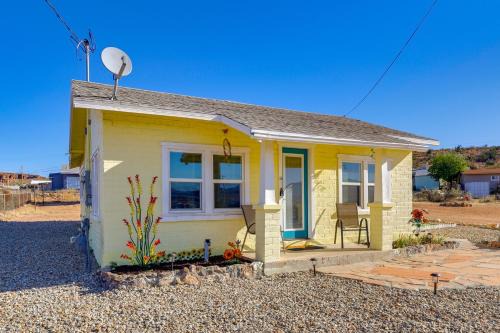 Kingman House | Route 66 Roadtripper Retreat w/Private Backyard