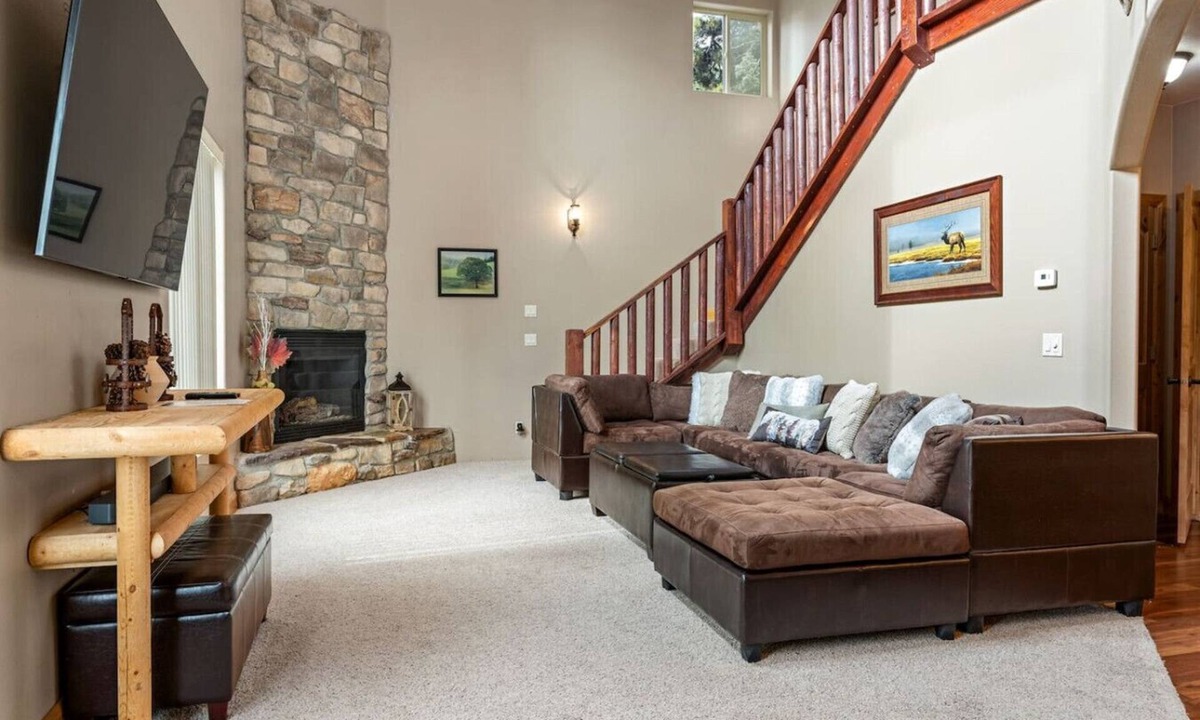 Meadow View Heights Cottage | Rustic Forest Retreat