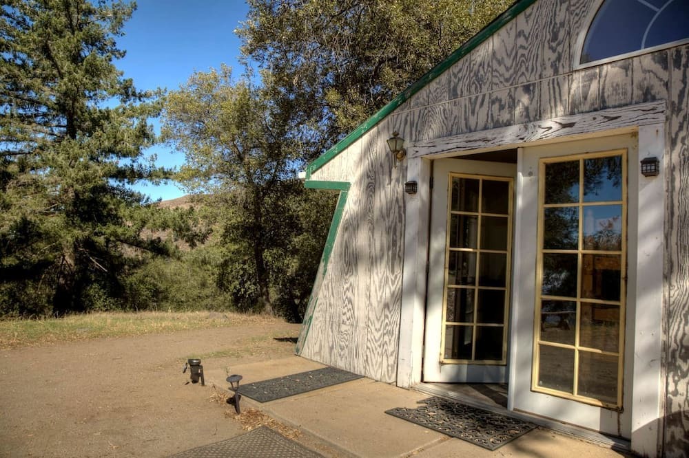 Pauma Valley House | Rustic Group Bunkhouse Retreat with Yoga Deck & Mountain Views near Palomar Observatory, California
