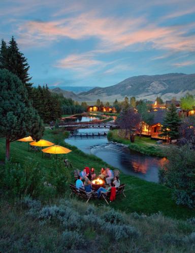 Jackson Resort | Rustic Inn Creekside