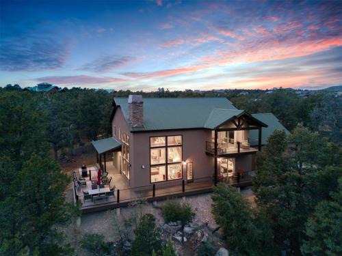Zion National Park East Entrance House | Rustic Pine- Secluded Mountain Retreat Near Zion National Park