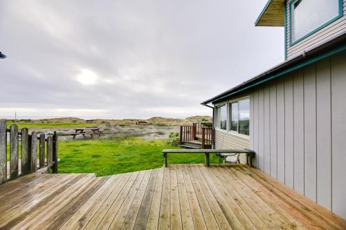 Waldport House | Sanderling Sea Cottages, Unit 1 with Deck!